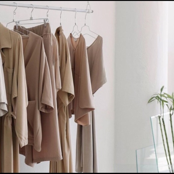 Mystery Neutrals Box - Picture 2 of 4